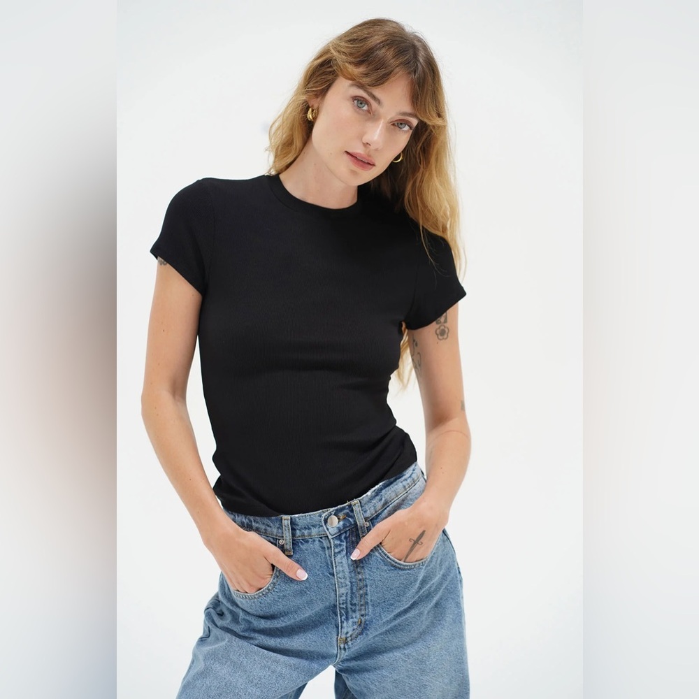NWOT! LNA Black Fitted Ribbed Crew Tee Black Summer Tee Short Sleeve Sz Medium
